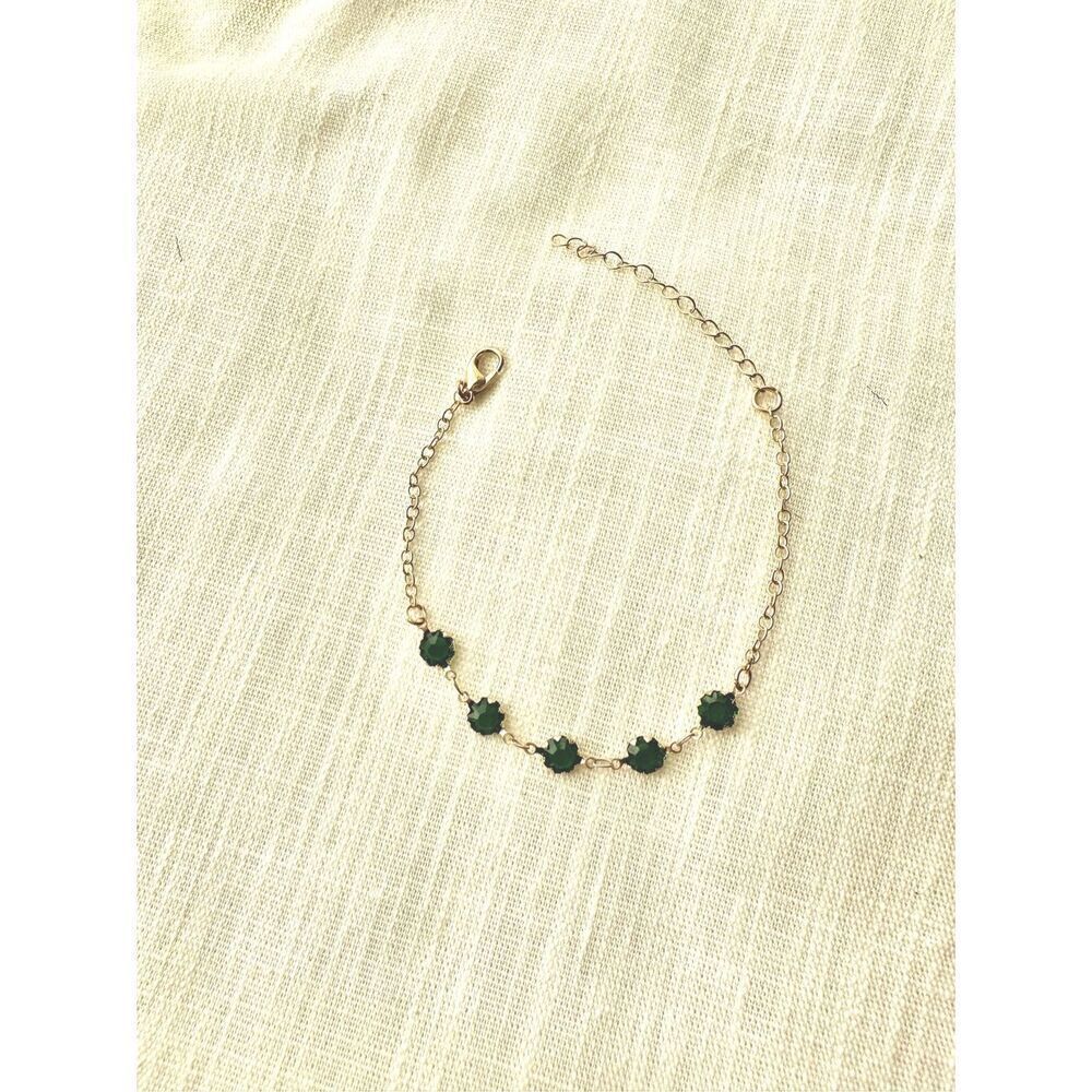 Dainty emerald green boho bracelet